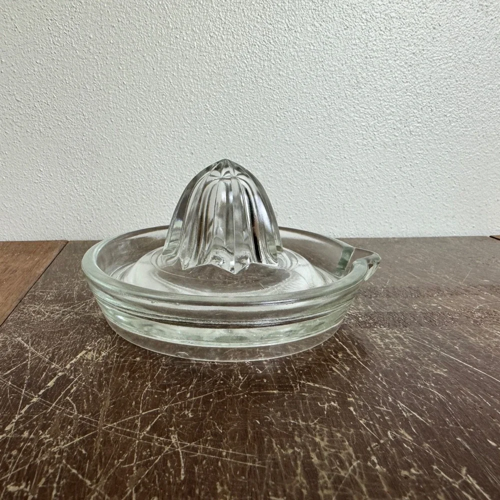 Vintage Federal Glass Citrus‎ Juicer Hand Press Reamer Fruit Juice Squeezer